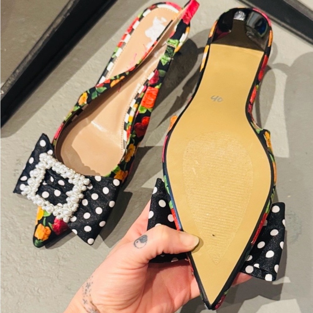 Betsey Johnson Floral Slingback Heels with Pearl Bow - Picture 6 of 6